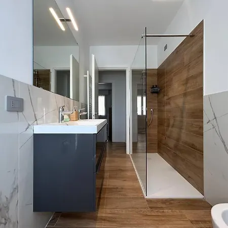 Art X4 In Centre With Private Parking Apartment Padova