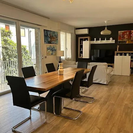Apartment Art X4 In Centre With Private Parking *