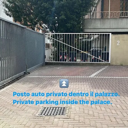 Art X4 In Centre With Private Parking 아파트 *