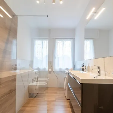 Art X4 In Centre With Private Parking