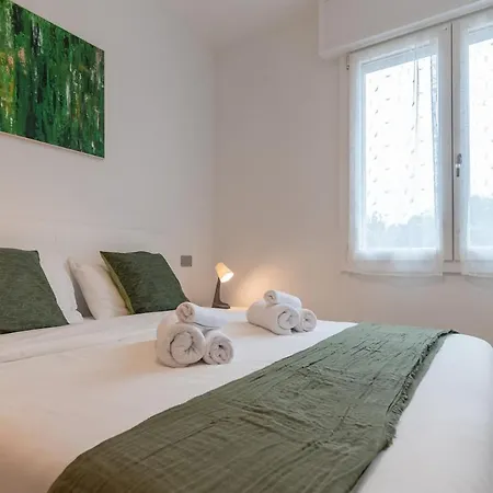 Art X4 In Centre With Private Parking