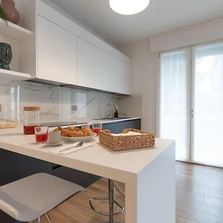 Art X4 In Centre With Private Parking