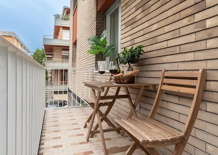 Art X4 In Centre With Private Parking