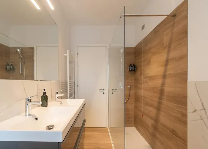 Апартаменты Art X4 In Centre With Private Parking *