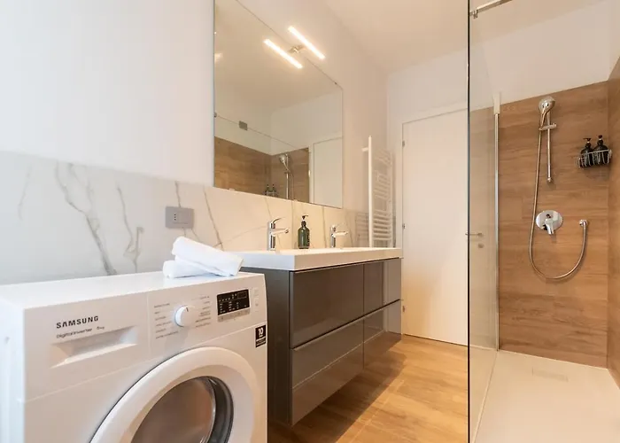 Апартаменты Art X4 In Centre With Private Parking