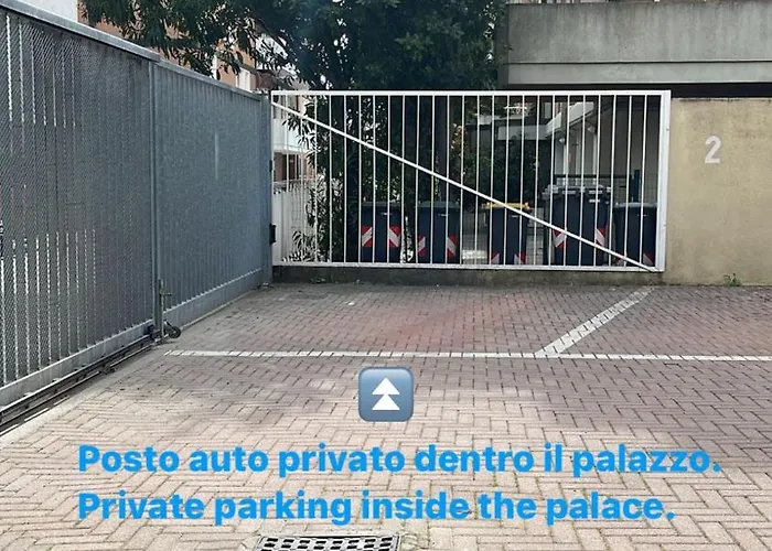 Art X4 In Centre With Private Parking Апартаменты *