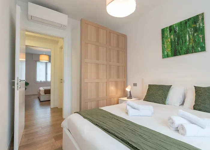 Art X4 In Centre With Private Parking *