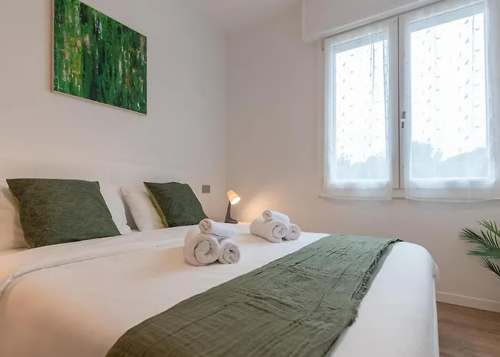 Art X4 In Centre With Private Parking