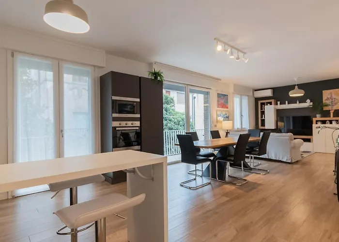 Апартаменты Art X4 In Centre With Private Parking