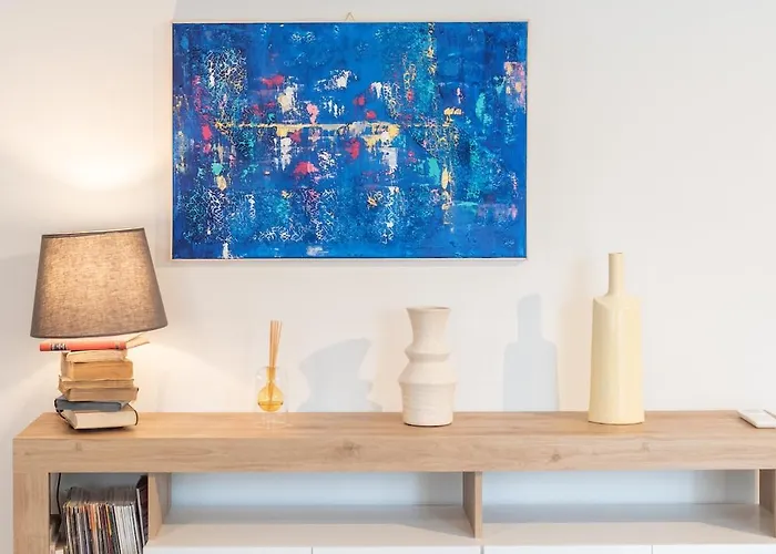 Апартаменты Art X4 In Centre With Private Parking